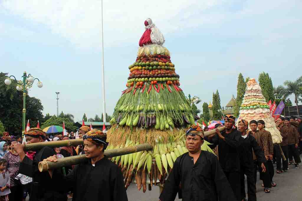 Upacara Adat Sedekah Bumi